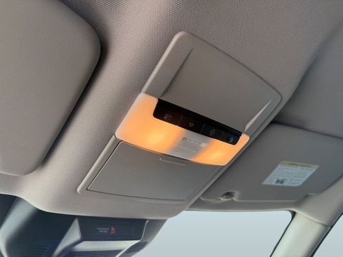 Used 2023 Nissan Rogue S image 31