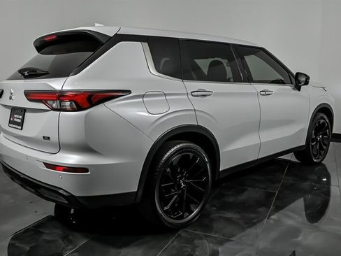 Used 2024 Mitsubishi Outlander SE Black Edition FWD image 9