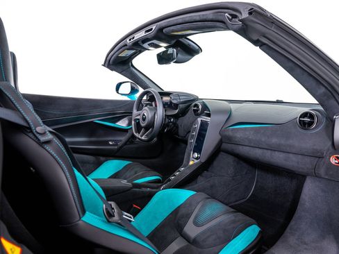 Used 2026 McLaren 750S Spider RWD image 24