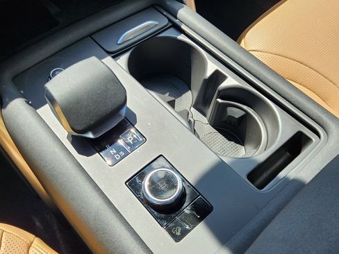 Used 2025 Land Rover Discovery Dynamic SE AWD/4WD image 33
