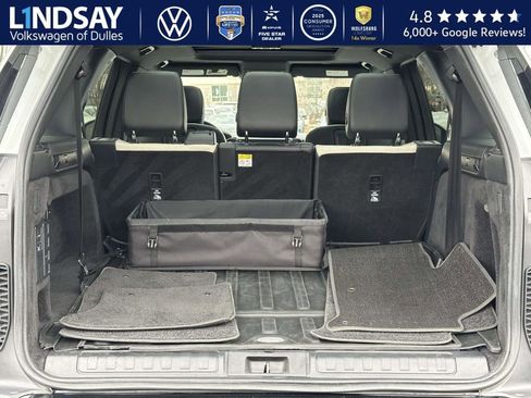 Used 2023 Land Rover Discovery S R-Dynamic image 16