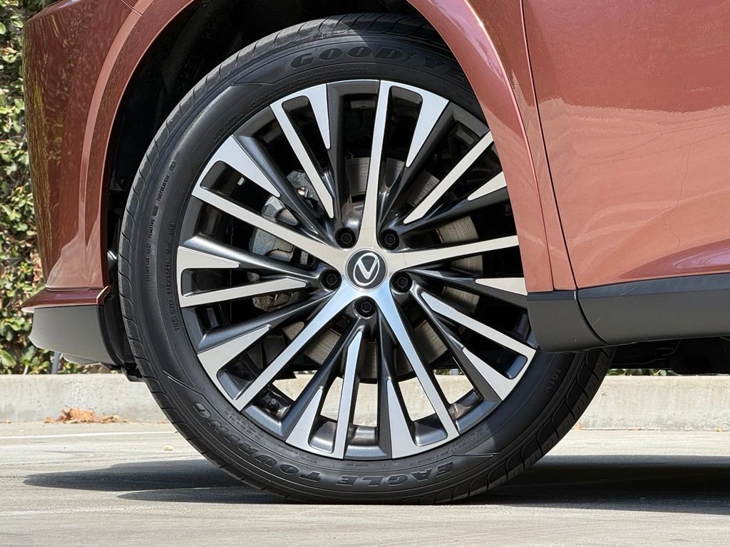 Certified 2023 Lexus RX 350 w/ Accessory Package (Z1) AWD/4WD image 9