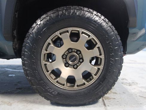 Used 2025 Toyota 4Runner Trailhunter image 40