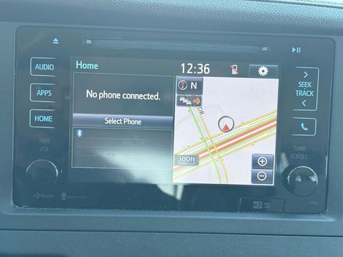 Used 2015 Toyota Sienna XLE w/ XLE Navigation Package image 10