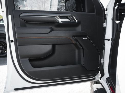 Used 2024 GMC Sierra 2500 AT4 image 15