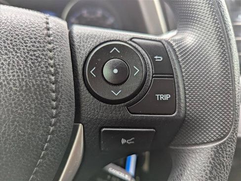 Used 2018 Toyota RAV4 LE FWD image 14