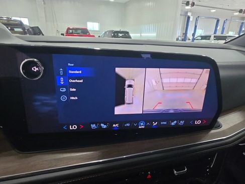 Used 2025 Chevrolet Suburban High Country AWD/4WD image 14