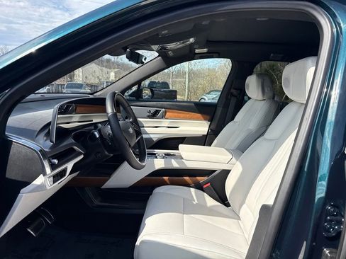 Certified 2026 Cadillac Vistiq Luxury image 3