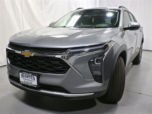 New 2025 Chevrolet Trax LT w/ Driver Confidence Package image 6