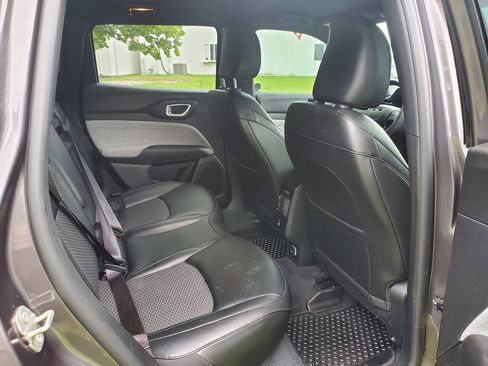 Used 2024 Jeep Compass Latitude w/ Convenience Group AWD/4WD image 18