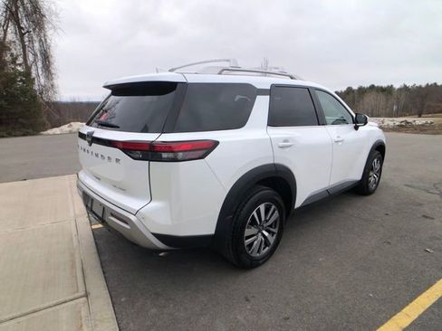 Certified 2025 Nissan Pathfinder SL image 7