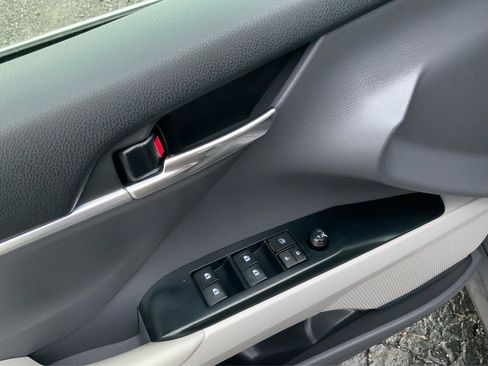 Used 2020 Toyota Camry LE FWD image 20