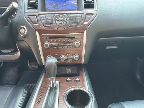 Used 2018 Nissan Pathfinder Platinum AWD/4WD image 23