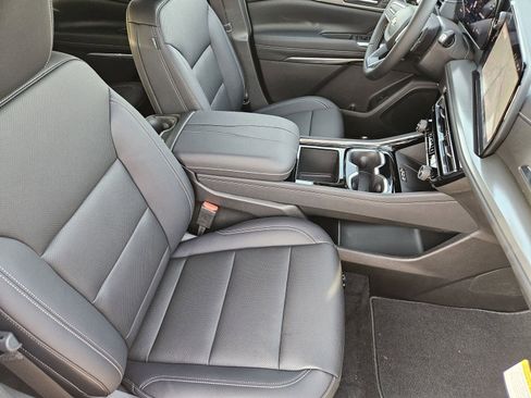 New 2026 Chevrolet Traverse LT w/ Driver Confidence Package FWD image 16