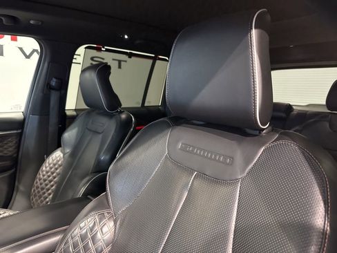 Used 2022 Jeep Grand Cherokee Summit w/ Luxury Tech Group V image 14