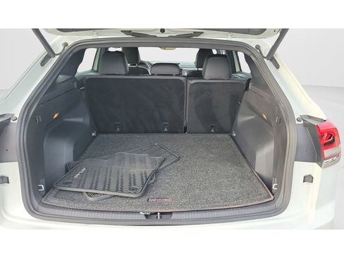 Used 2021 Volkswagen Atlas Cross Sport SE FWD image 9