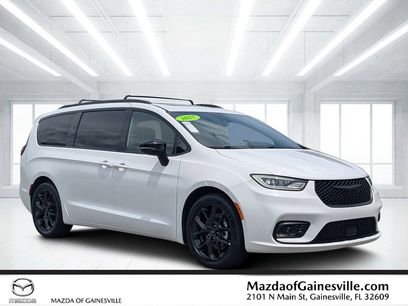 Used 2025 Chrysler Pacifica Limited