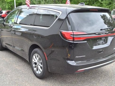 New 2027 Chrysler Pacifica Select AWD/4WD image 6