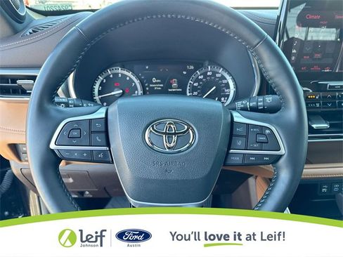 Used 2022 Toyota Highlander Platinum image 15