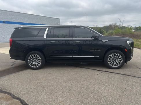 Used 2023 GMC Yukon XL Denali Ultimate AWD/4WD image 7