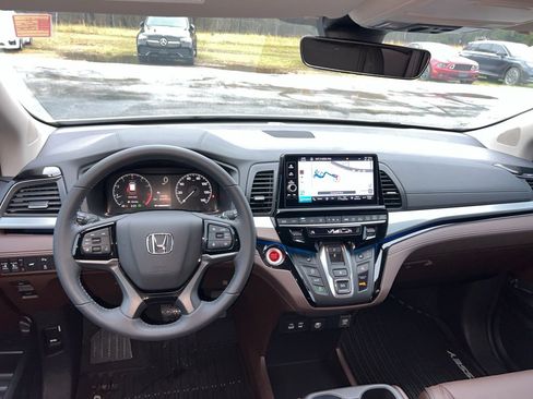 Certified 2025 Honda Odyssey Touring image 24