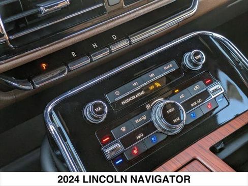 Certified 2024 Lincoln Navigator Reserve image 21