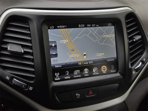 Used 2018 Jeep Cherokee Overland w/ Heavy Duty Protection Group image 22