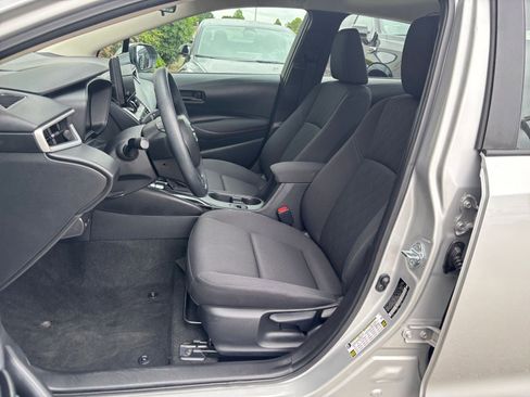 Used 2025 Toyota Corolla LE FWD image 36