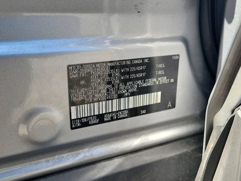 Used 2025 Toyota RAV4 LE AWD/4WD image 25