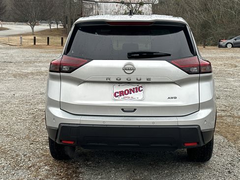Used 2024 Nissan Rogue S image 6