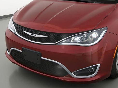 Used 2017 Chrysler Pacifica Touring-L image 10