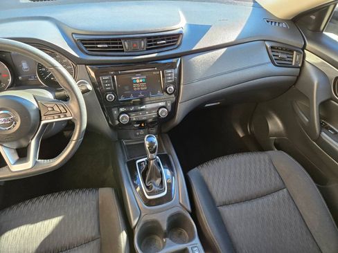 Used 2020 Nissan Rogue SV image 16