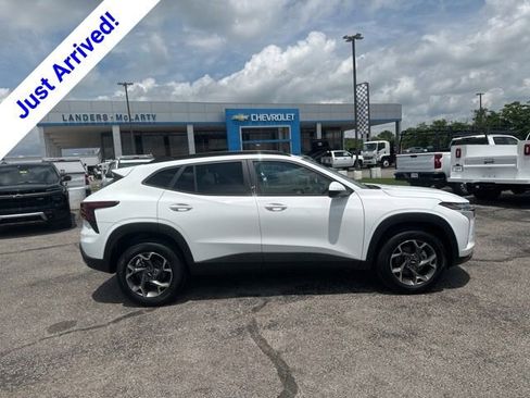 New 2026 Chevrolet Trax LT FWD image 2