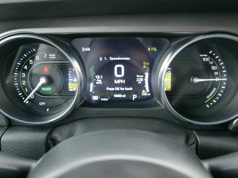 Used 2021 Jeep Wrangler Unlimited Rubicon 4xe w/ Cold Weather Group AWD/4WD image 13