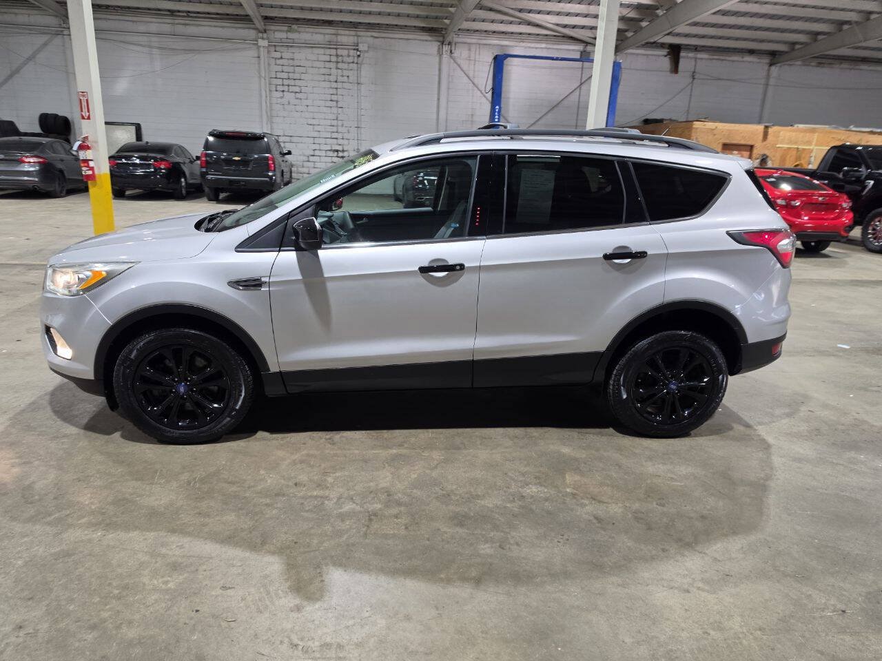 Used 2017 Ford Escape SE w/ Equipment Group 201A AWD/4WD image 4