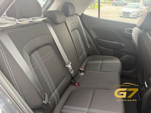 Used 2025 Hyundai Venue SEL FWD image 15