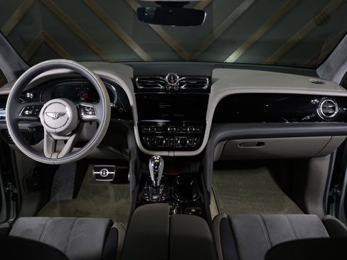 Used 2022 Bentley Bentayga image 5