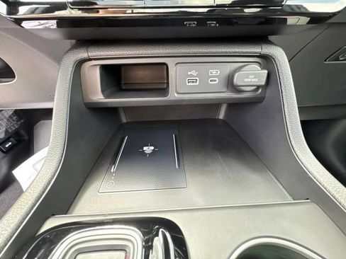 Used 2025 Honda Pilot Black Edition image 18