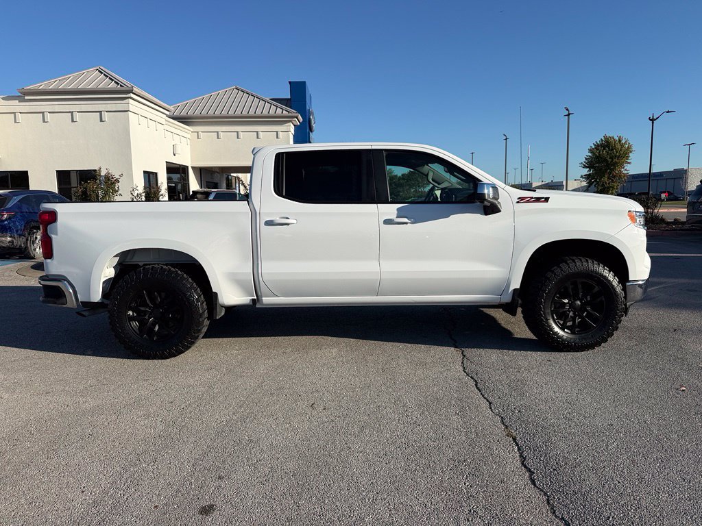 Used 2025 Chevrolet Silverado 1500 LT w/ Safety Package AWD/4WD image 8