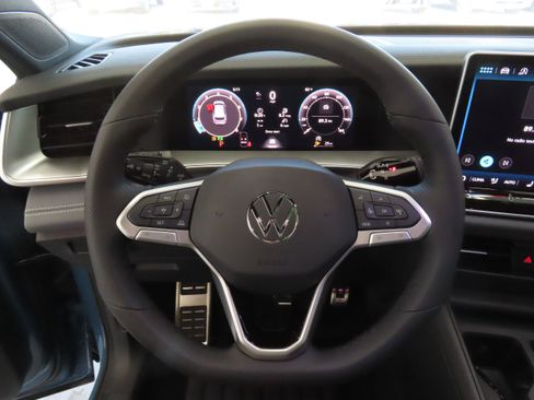 New 2026 Volkswagen Tiguan SE R-Line image 16