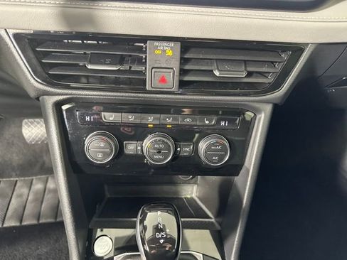 Used 2024 Volkswagen Taos SE image 24