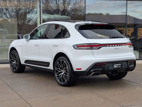 Used 2025 Porsche Macan image 3