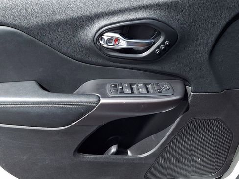 Used 2021 Jeep Cherokee Limited image 9