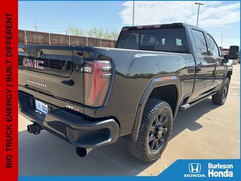 Used 2024 GMC Sierra 2500 AT4 w/ AT4 Premium Plus Package AWD/4WD image 4