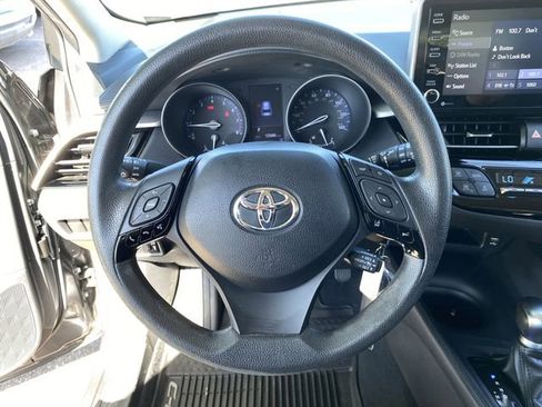 Used 2020 Toyota C-HR LE FWD image 28