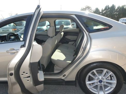 Used 2018 Ford Focus SE image 27