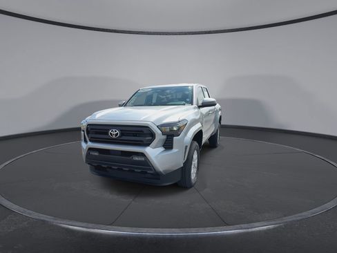 Used 2025 Toyota Tacoma SR5 image 4