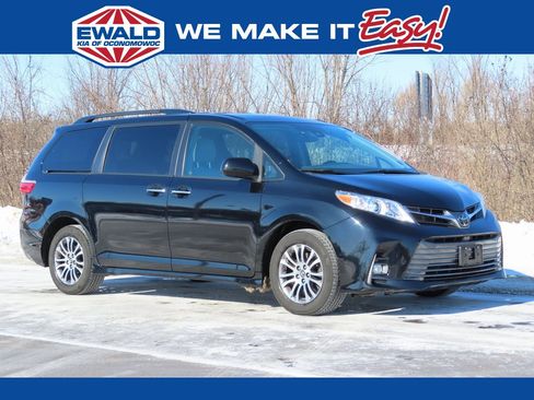Used 2019 Toyota Sienna XLE image 1