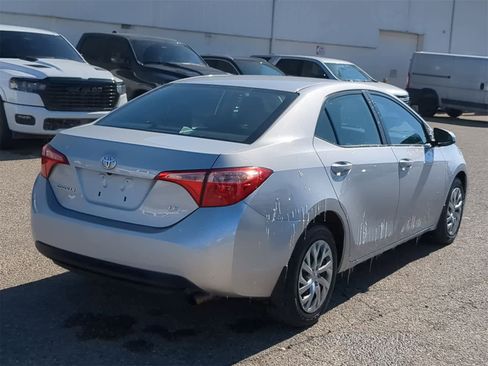 Used 2019 Toyota Corolla LE image 14