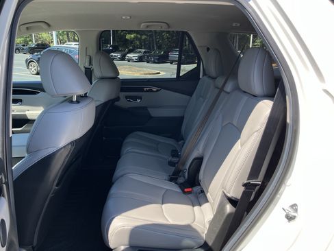 Used 2025 Honda Pilot EX-L image 32